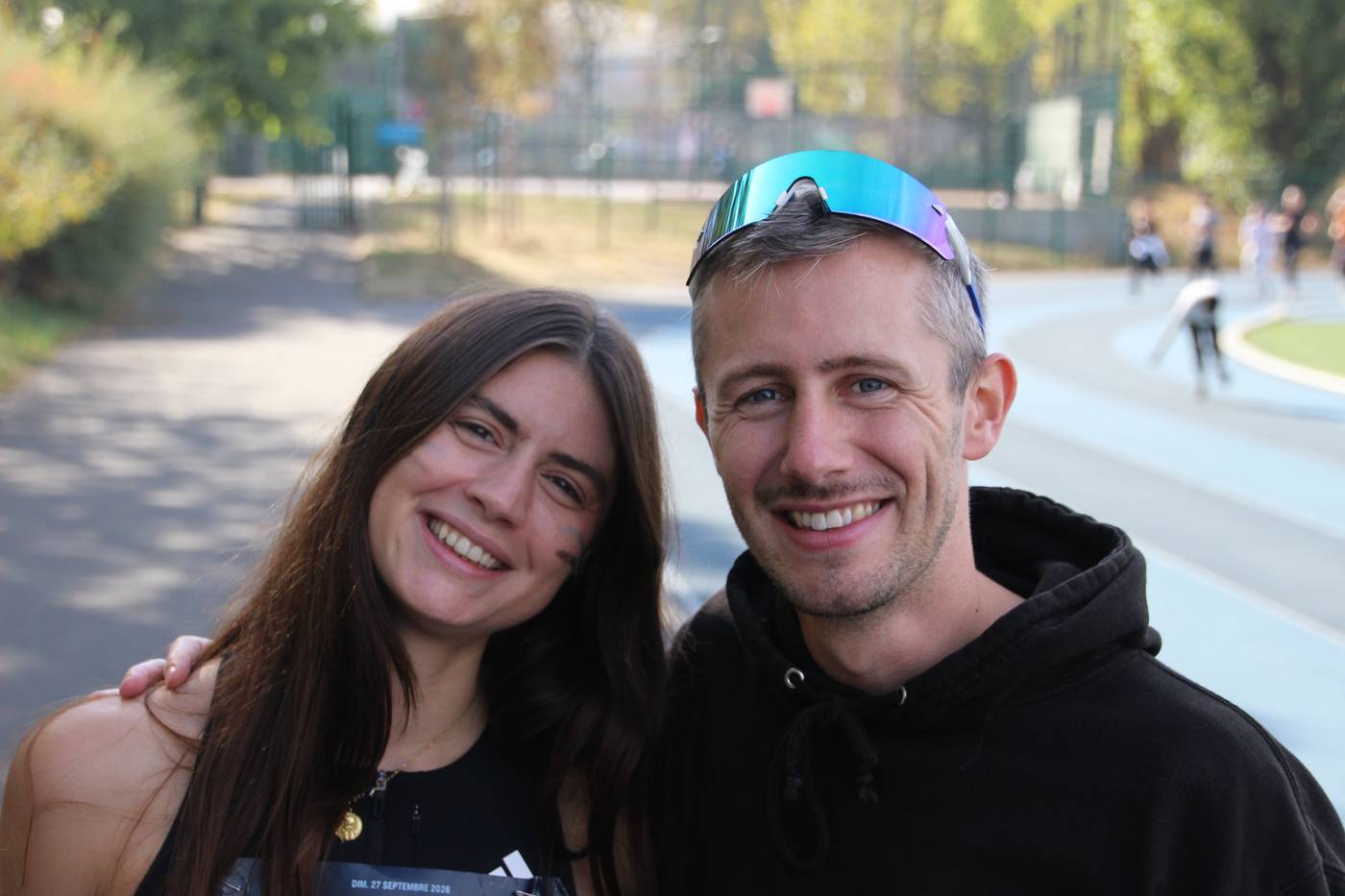 Deux adhérents qui sourient au Marathon Bleu