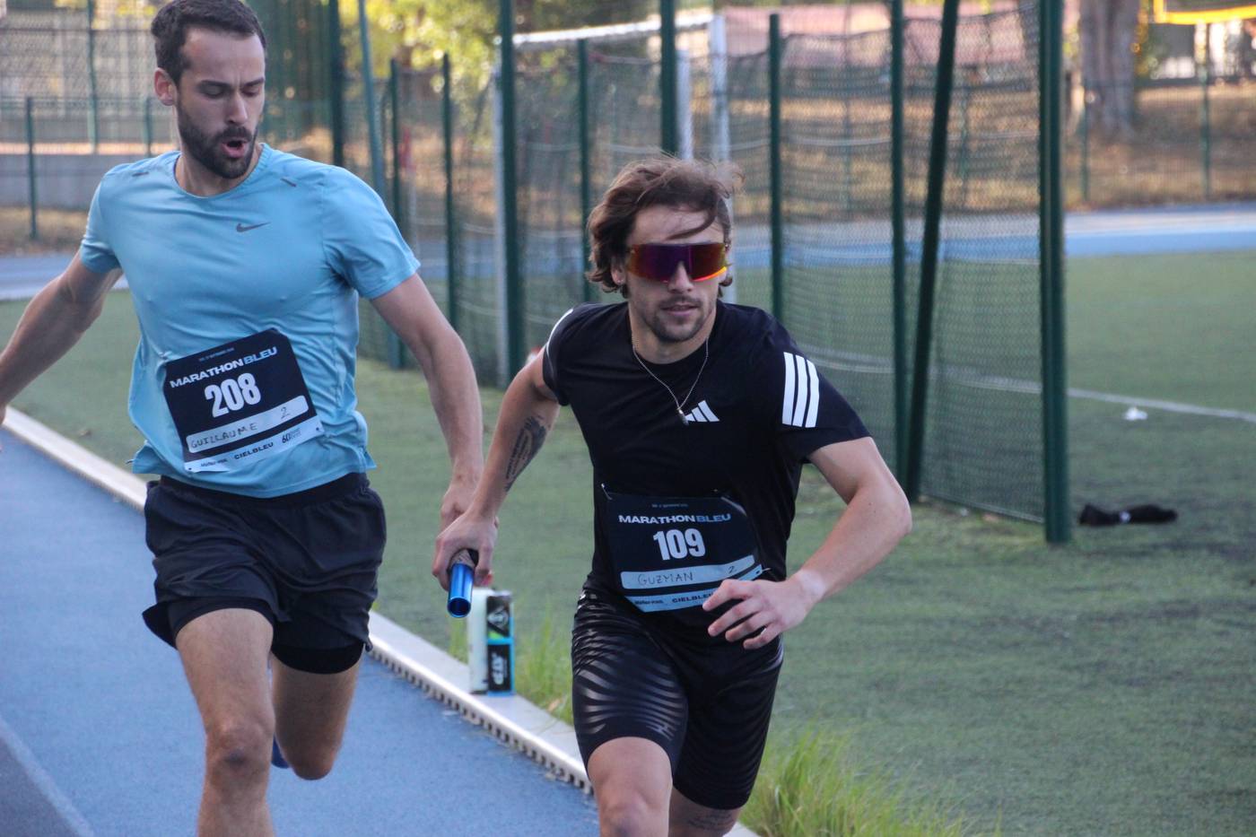 Le passage de relais entre deux coureurs